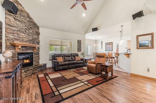 2518 W Berkley LN, Hayden, ID 83835