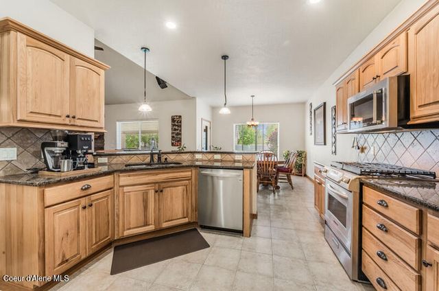 2518 W Berkley LN, Hayden, ID 83835