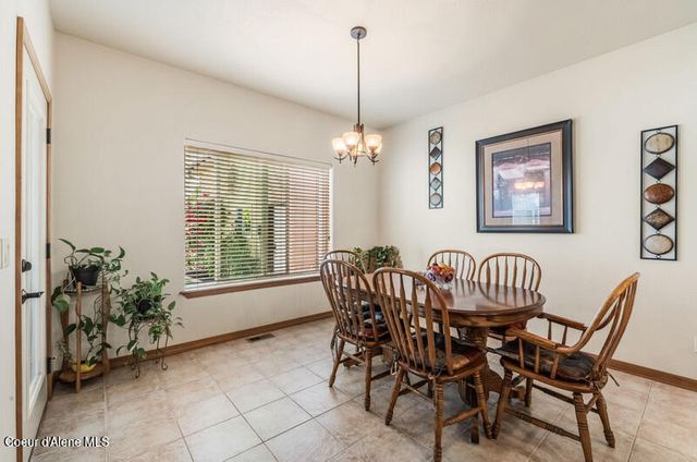 2518 W Berkley LN, Hayden, ID 83835