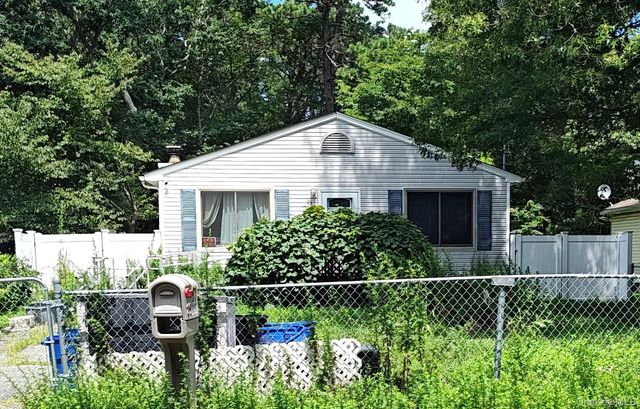 83 Norfleet Lane, Coram, NY 11727