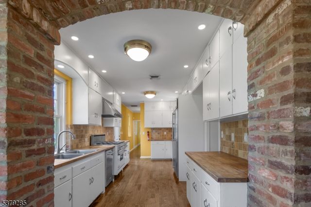 49 Liberty Corner Rd, Bernards Twp., NJ 07931