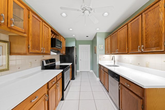 3018 Lakeshore Drive, Deerfield Beach, FL 33442