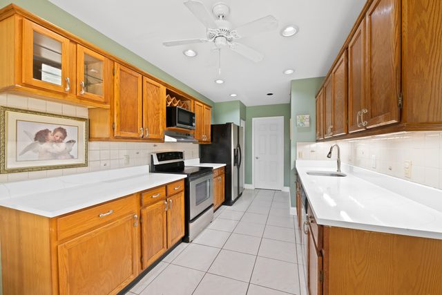 3018 Lakeshore Drive, Deerfield Beach, FL 33442