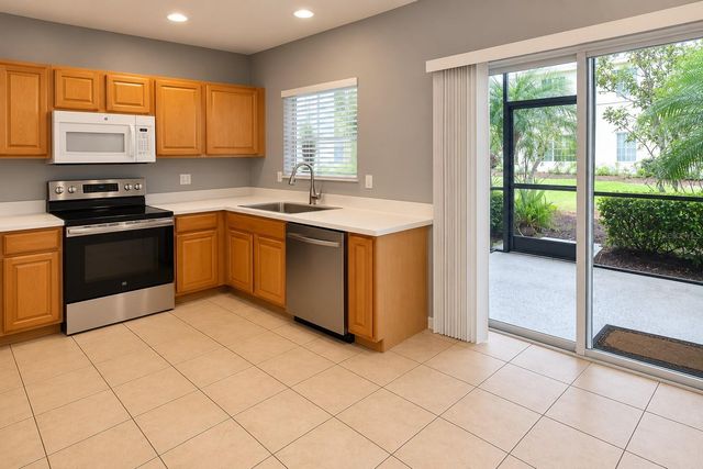 215 CAPE HARBOUR LOOP 103, Bradenton, FL 34212