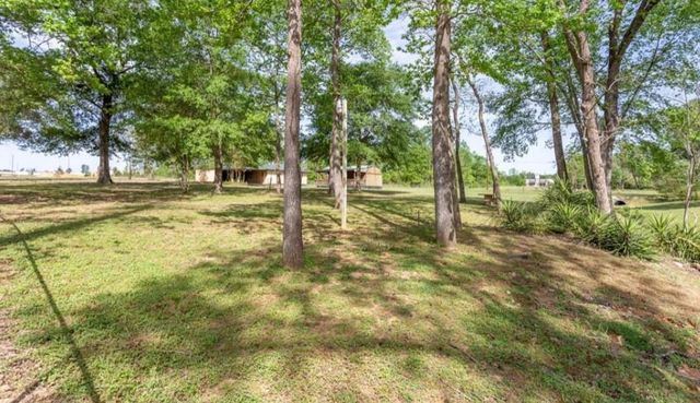 606 W Powell Street, Willis, TX 77378