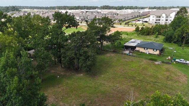 606 W Powell Street, Willis, TX 77378