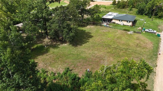 606 W Powell Street, Willis, TX 77378
