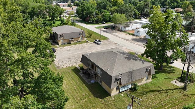 606 W Powell Street, Willis, TX 77378