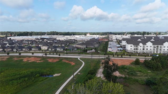606 W Powell Street, Willis, TX 77378