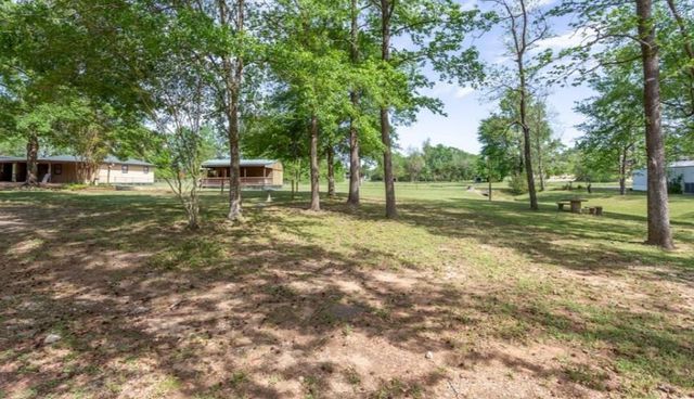 606 W Powell Street, Willis, TX 77378