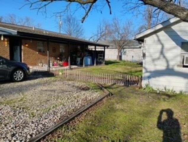 704 E 9th Street, Kemp, TX 75143