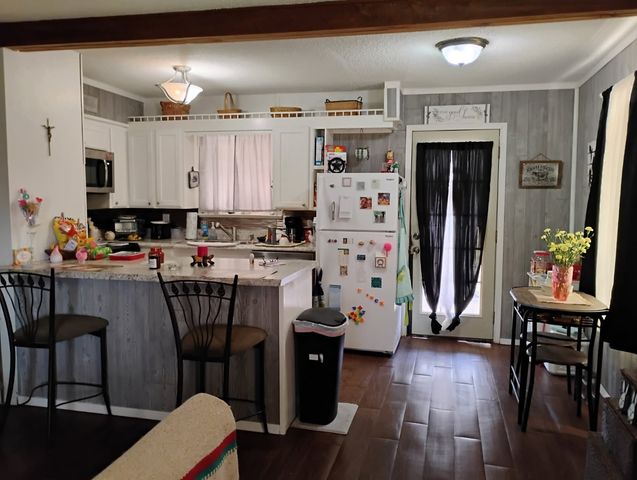 704 E 9th Street, Kemp, TX 75143