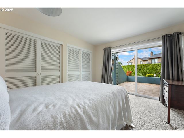 198 N HAYDEN BAY Dr, Portland, OR 97217