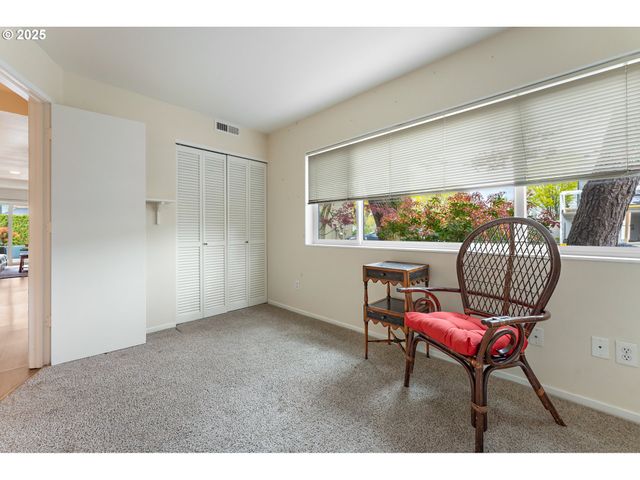 198 N HAYDEN BAY Dr, Portland, OR 97217