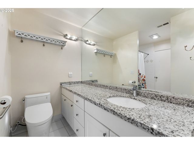 198 N HAYDEN BAY Dr, Portland, OR 97217