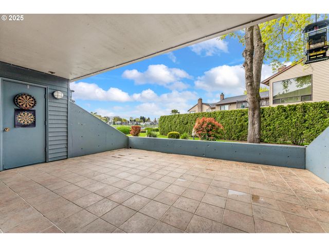 198 N HAYDEN BAY Dr, Portland, OR 97217