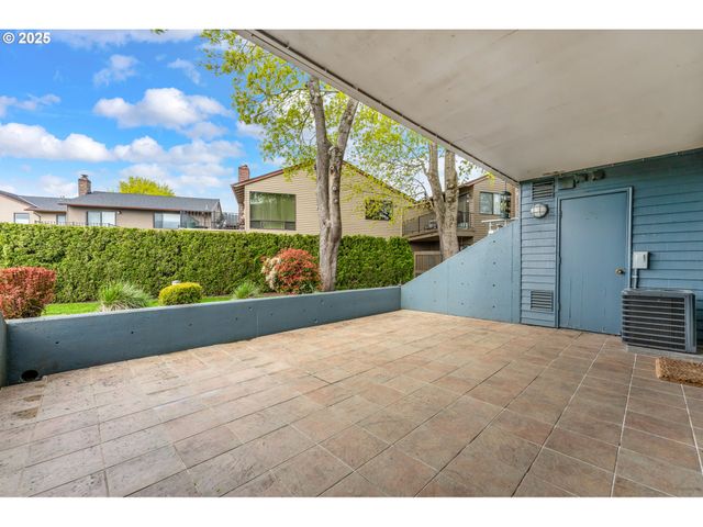 198 N HAYDEN BAY Dr, Portland, OR 97217