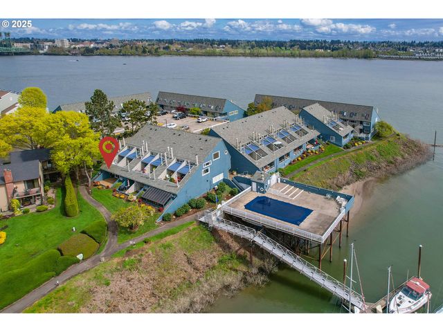 198 N HAYDEN BAY Dr, Portland, OR 97217