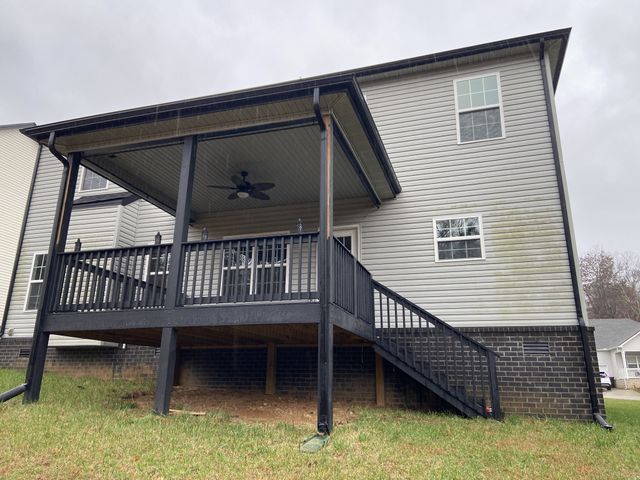 375 Barry Dr, Clarksville, TN 37040