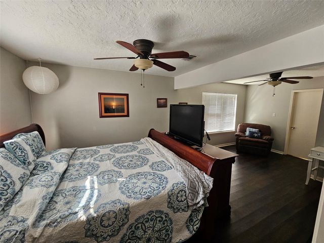 14822 Cedar Point Drive, Houston, TX 77070