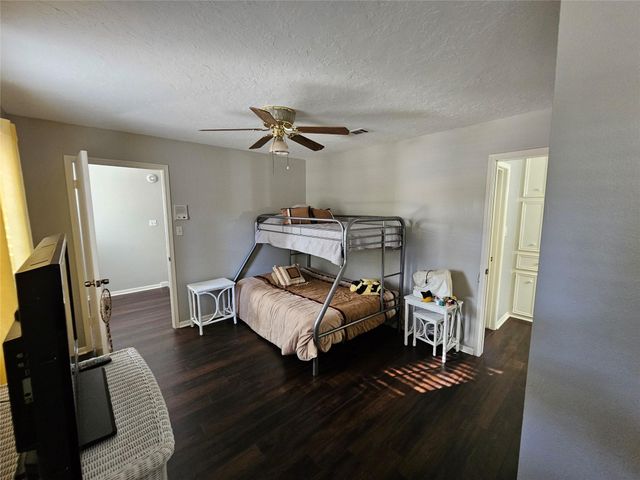 14822 Cedar Point Drive, Houston, TX 77070