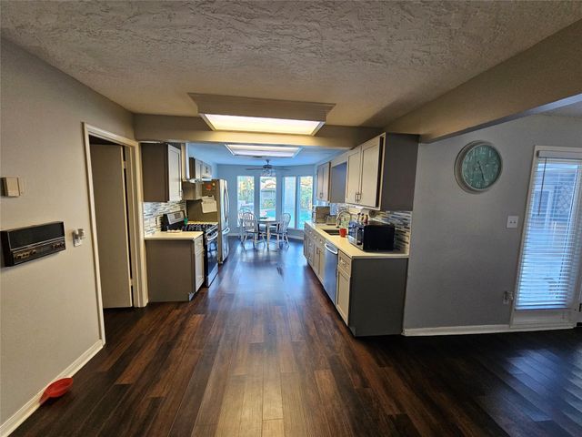 14822 Cedar Point Drive, Houston, TX 77070