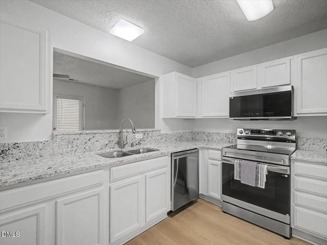 4805 Tanglewood Oaks Street, Raleigh, NC 27610