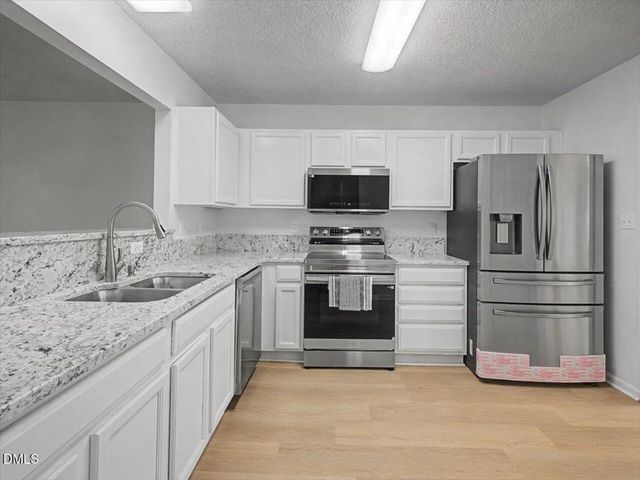 4805 Tanglewood Oaks Street, Raleigh, NC 27610