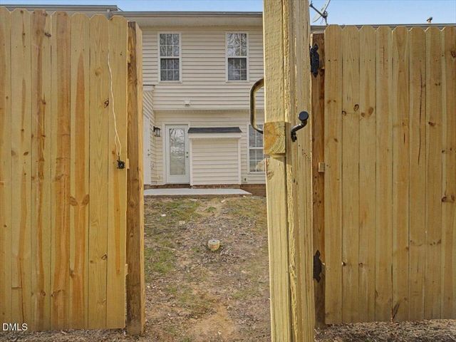 4805 Tanglewood Oaks Street, Raleigh, NC 27610