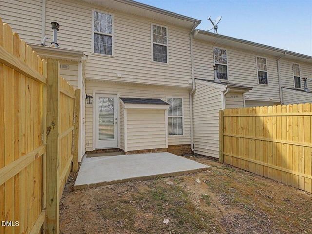 4805 Tanglewood Oaks Street, Raleigh, NC 27610