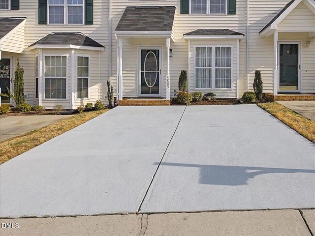 4805 Tanglewood Oaks Street, Raleigh, NC 27610