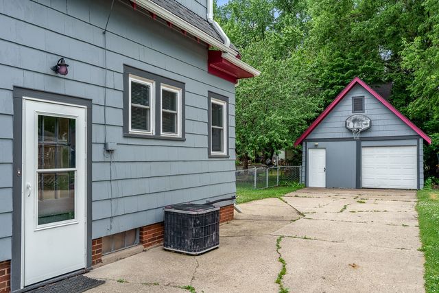 412 N STATE Street, Belvidere, IL 61008