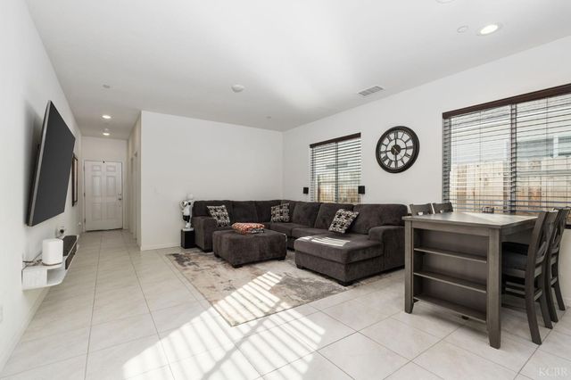 566 Green Lane, Lemoore, CA 93245