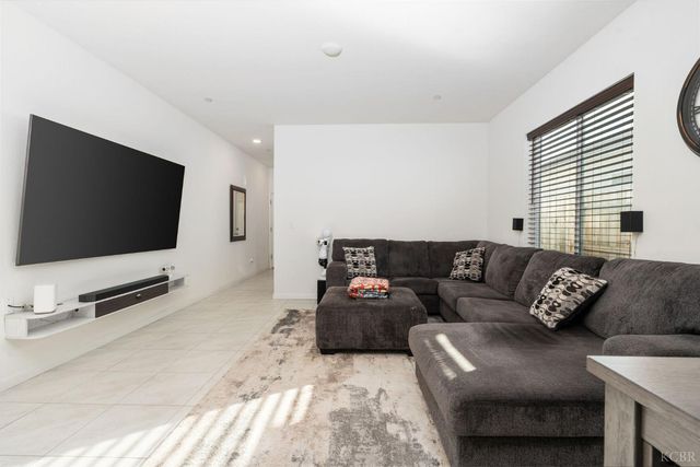 566 Green Lane, Lemoore, CA 93245