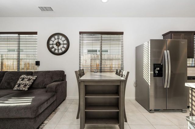 566 Green Lane, Lemoore, CA 93245