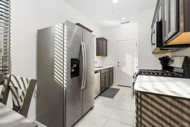 566 Green Lane, Lemoore, CA 93245