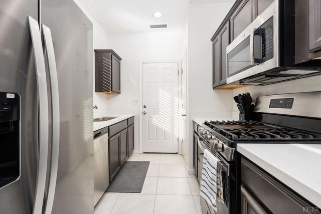 566 Green Lane, Lemoore, CA 93245