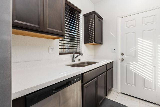 566 Green Lane, Lemoore, CA 93245