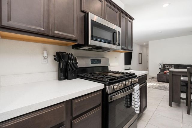 566 Green Lane, Lemoore, CA 93245