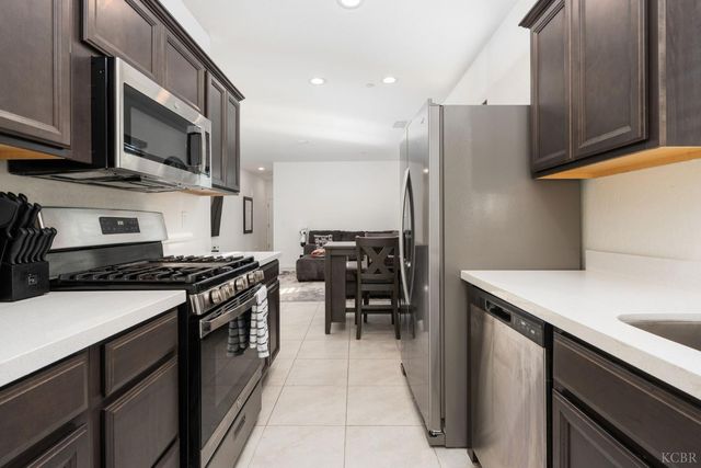 566 Green Lane, Lemoore, CA 93245