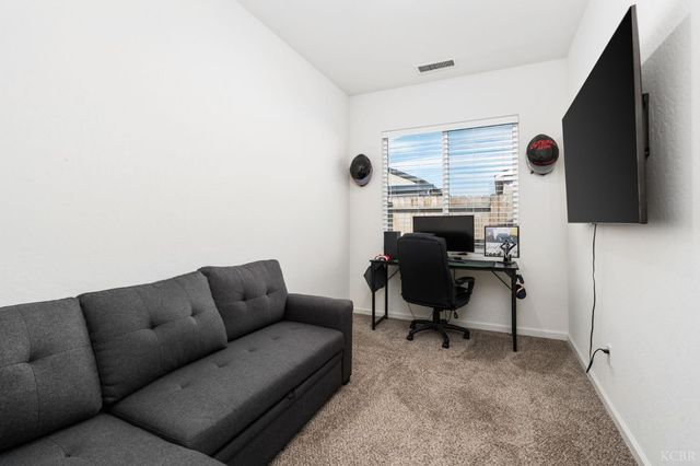 566 Green Lane, Lemoore, CA 93245