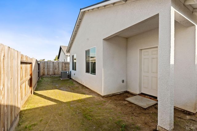 566 Green Lane, Lemoore, CA 93245