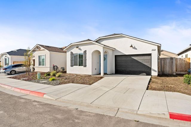 566 Green Lane, Lemoore, CA 93245