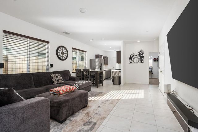 566 Green Lane, Lemoore, CA 93245