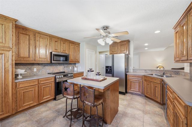 16210 Bluebird Street, Santa Fe, TX 77517