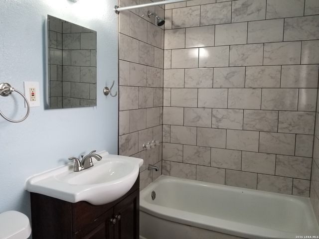 218 Claremont Ave Apt 3, San Antonio, TX 78209