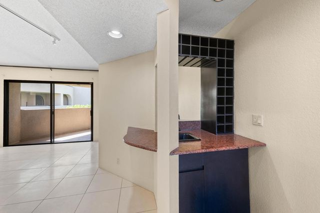 969 Village Square N, Palm Springs, CA 92262