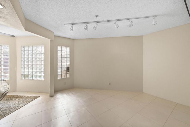 969 Village Square N, Palm Springs, CA 92262