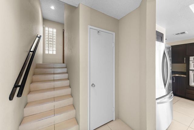 969 Village Square N, Palm Springs, CA 92262