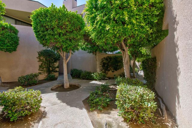 969 Village Square N, Palm Springs, CA 92262
